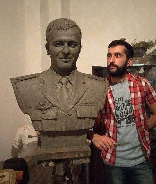 Young sculptor pays tribute to national hero