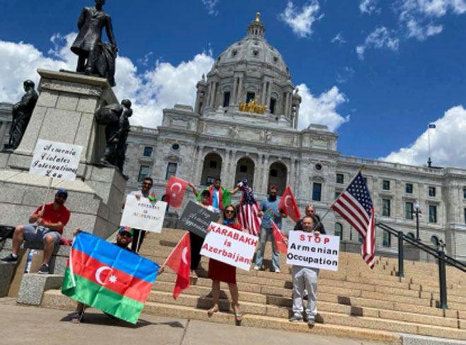 Azerbaijanis hold protest in Minnesota against Armenian military provocation [PHOTO]