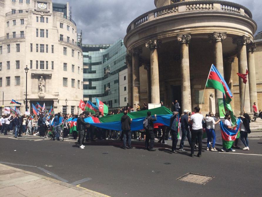 Azerbaijanis hold peaceful rally in London against Armenia's latest provocations [PHOTO]