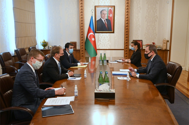 Azerbaijani FM meets with US ambassador