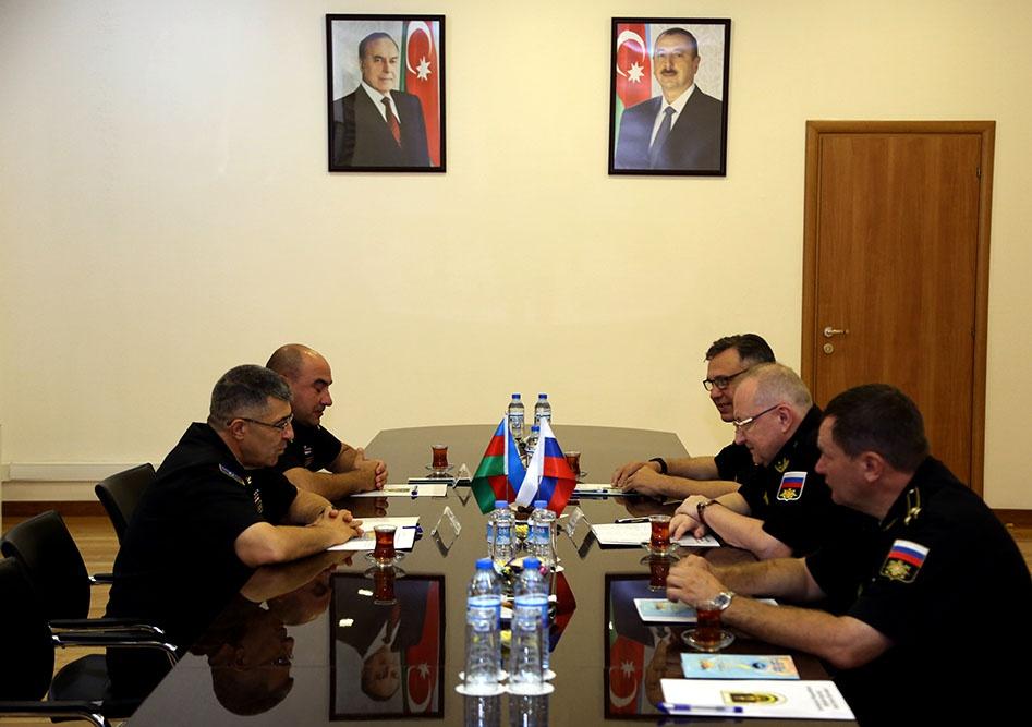 Azerbaijani Navy headquarters host Russian delegation [PHOTO]