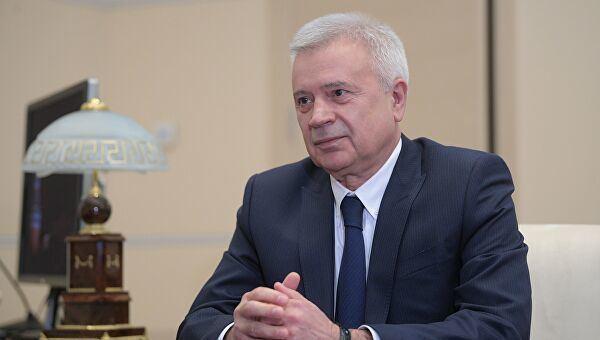 President Ilham Aliyev awards Lukoil CEO