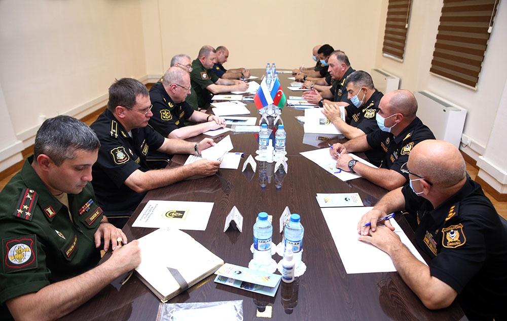 Azerbaijani, Russian senior military officials mull cooperation [PHOTO]