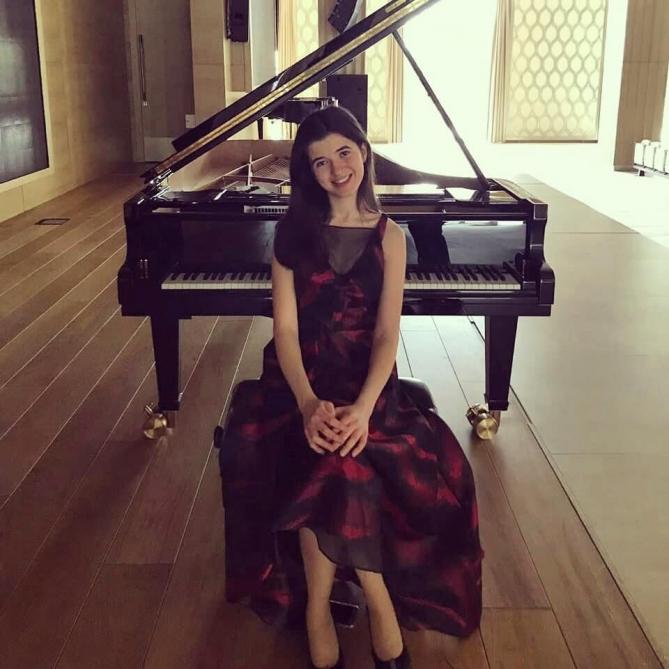 Young pianist thrills audience in Germany [PHOTO]