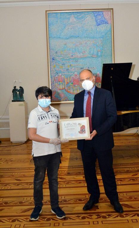 Culture Ministry awards art contest winners [PHOTO] - Gallery Image