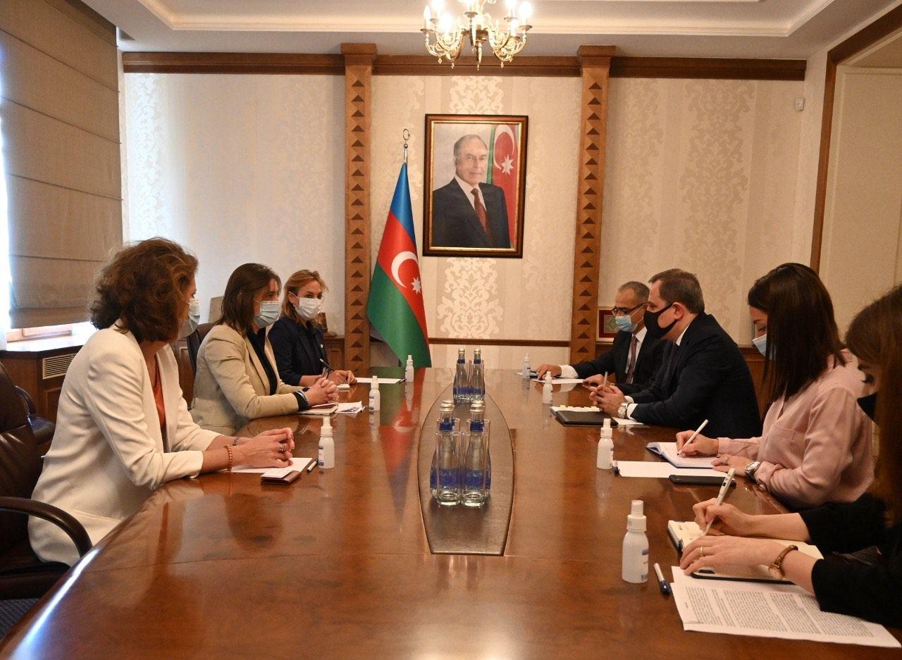 Azerbaijani FM receives head of International Committee of Red Cross Delegation [PHOTO]