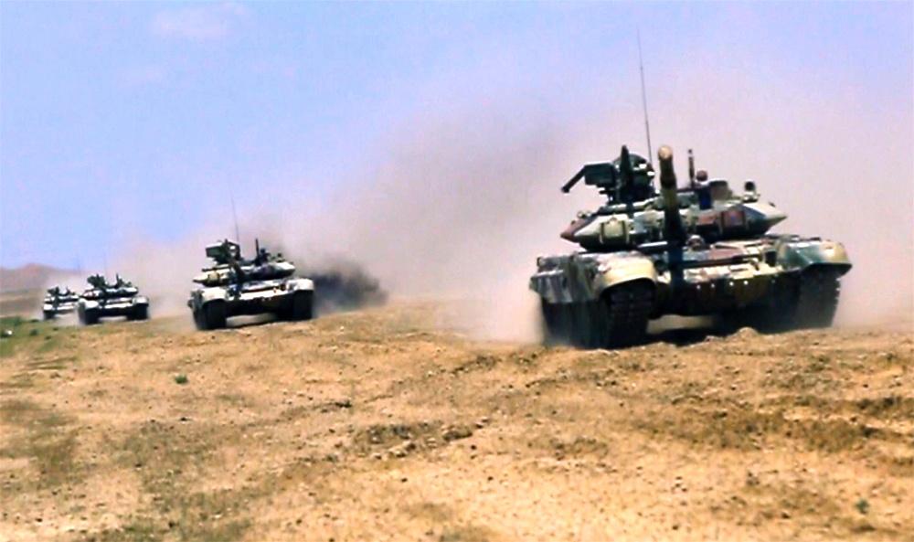 Azerbaijani tank, missile-artillery units hold combat drills [PHOTO/VIDEO]