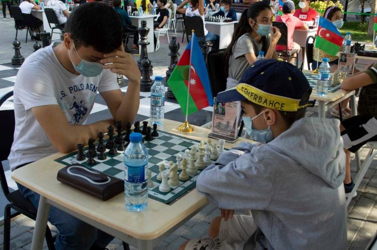 Baku hosts chess tournament in honor of national hero [PHOTO]