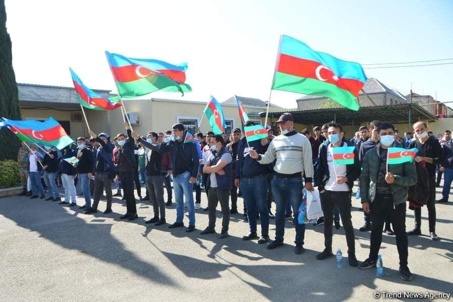 Azerbaijani State Service for Mobilization and Conscription sends hundreds of young volunteers to front [PHOTO]
