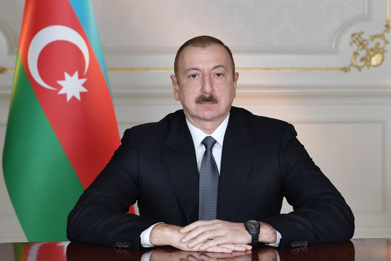 President Ilham Aliyev congratulates Elchin Guliyev on raising Azerbaijani flag over Khudafarin bridge
