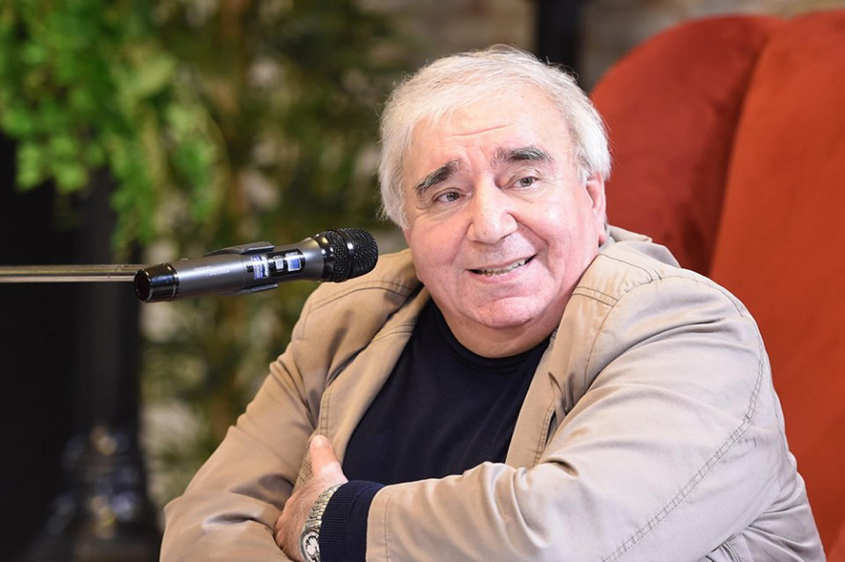 Azerbaijani poet supports National Army [VIDEO]