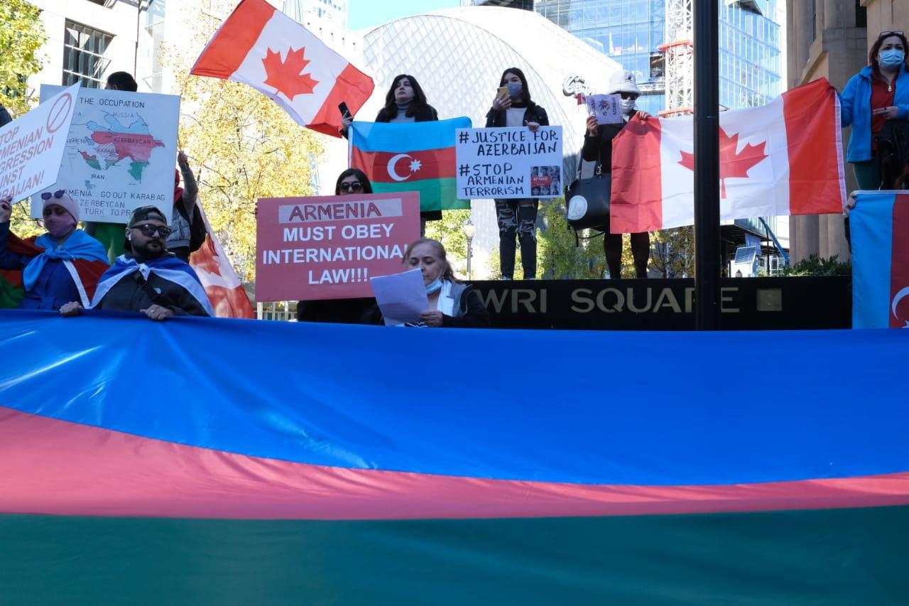 Canadian Azerbaijanis protest against Armenian attacks on Ganja [PHOTO]