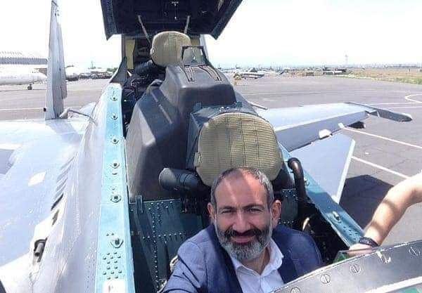 Azerbaijani army destroying military equipment, in background of which Pashinyan took selfie [PHOTO]