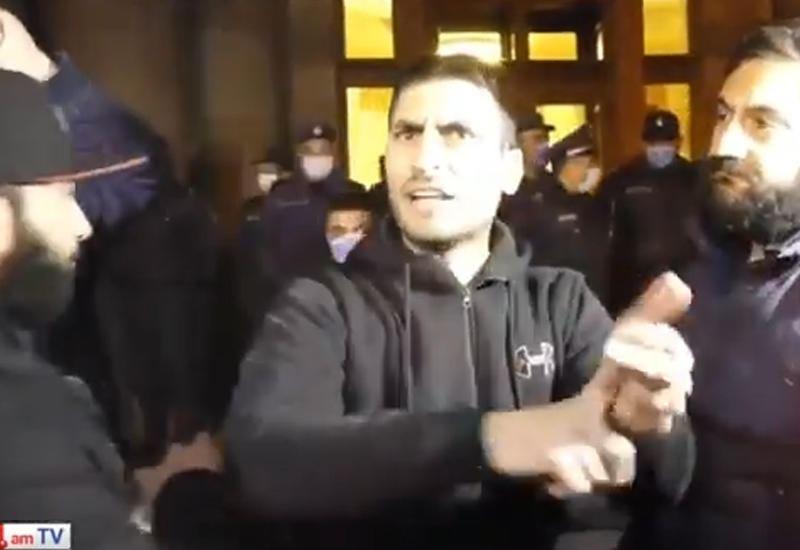 Protesters in Yerevan demand General Staff takes power into its hands