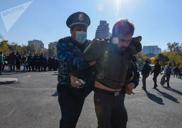 Protesters and security forces clash in Yerevan [PHOTO/VIDEO]