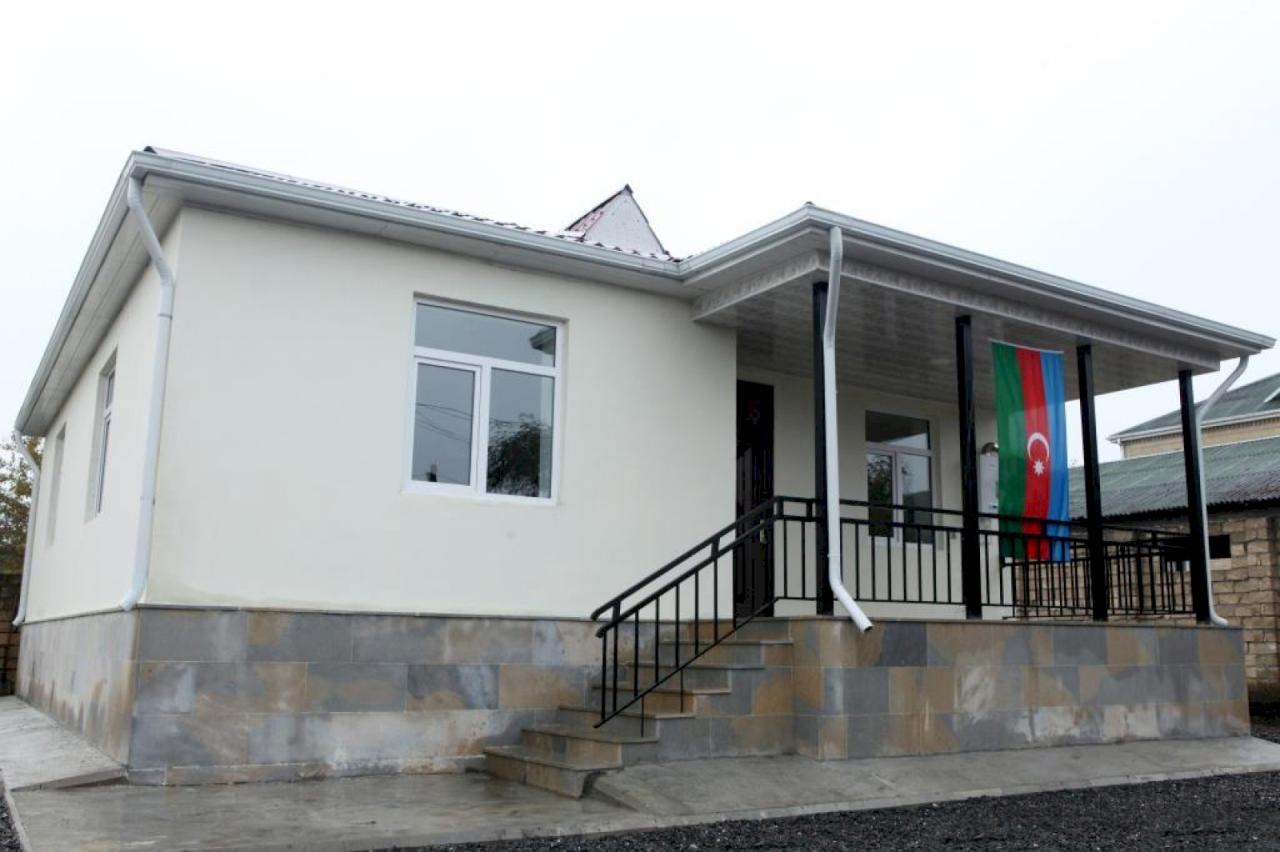 Families of martyrs, disabled war veterans provided with homes [PHOTO]