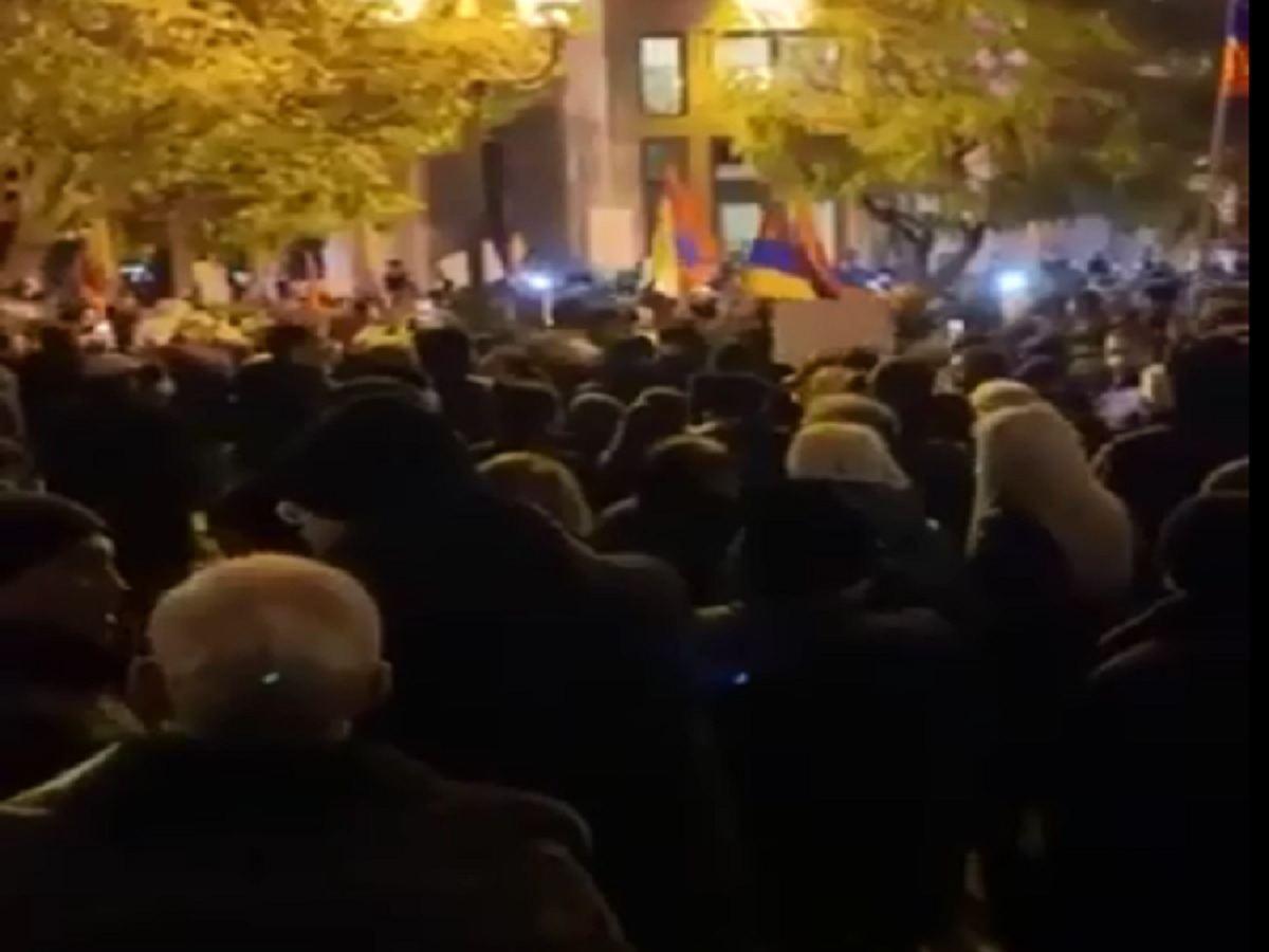 Protesters in Yerevan demand Pashinyan's resignation [VIDEO]