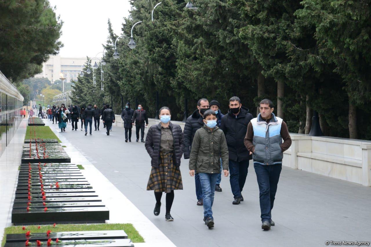 Azerbaijani public reveres memory of martyrs of Karabakh conflict [PHOTO]
