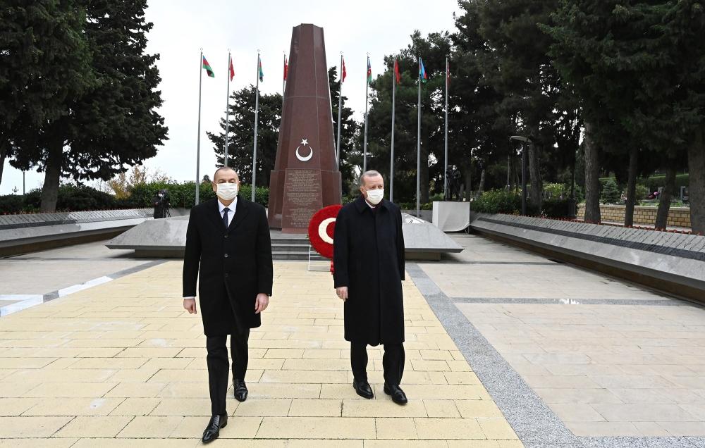 Azerbaijani, Turkish leaders pay tribute to martyrs in Baku [PHOTO]