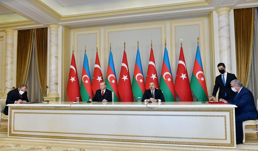 Azerbaijani, Turkish officials sign bilateral cooperation accords