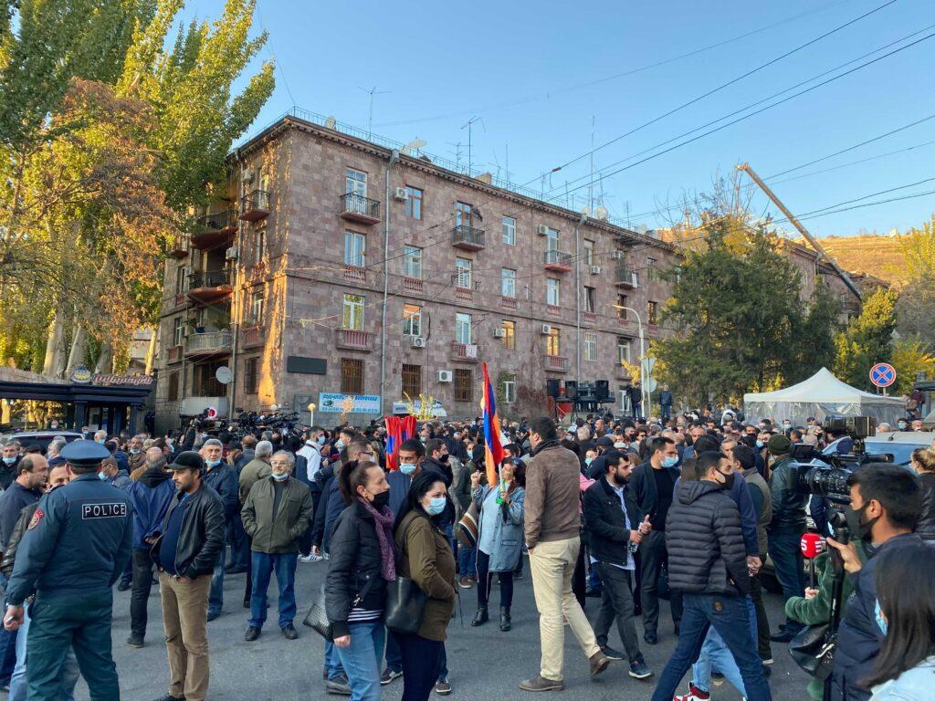 Armenian volunteers protest non-payment of compensation for fighting in Karabakh war