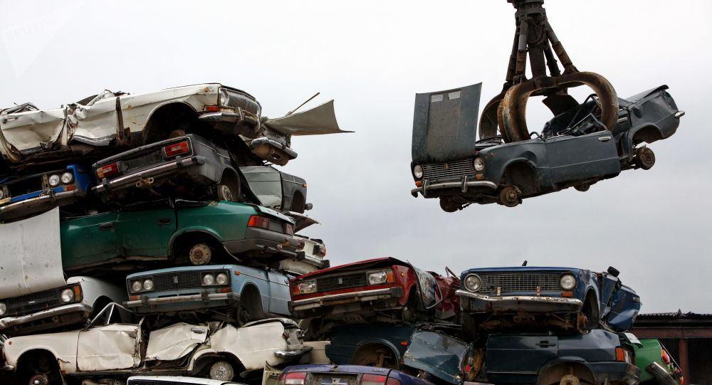 Azerbaijani expert talks impact of recycling old cars on traffic jams
