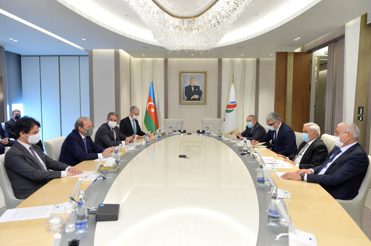 SOCAR, Italian company sign contracts for new generation refining units [PHOTO]