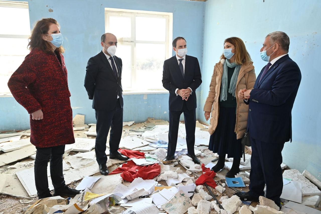 UNICEF, ICRC reps visit Armenian-destroyed sites in Ganja, Tartar - Gallery Image
