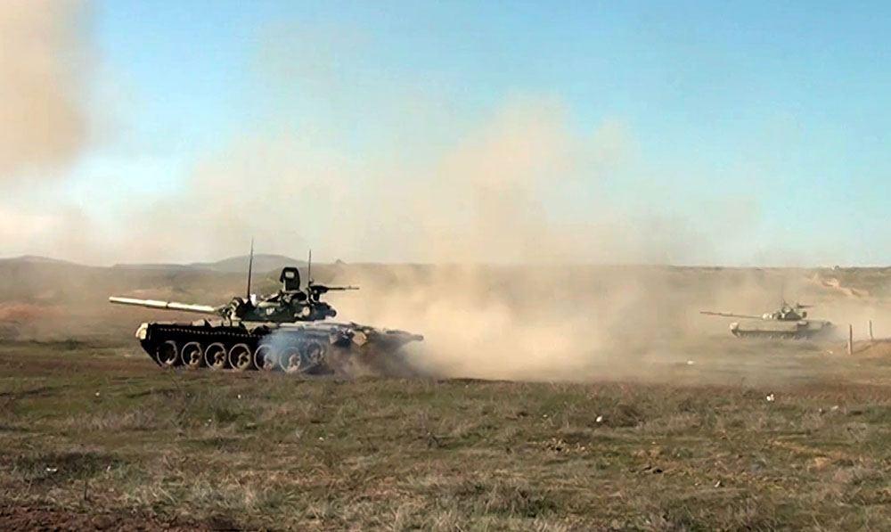 Azerbaijani tankmen hold first combat fires in new training year [PHOTO/VIDEO]