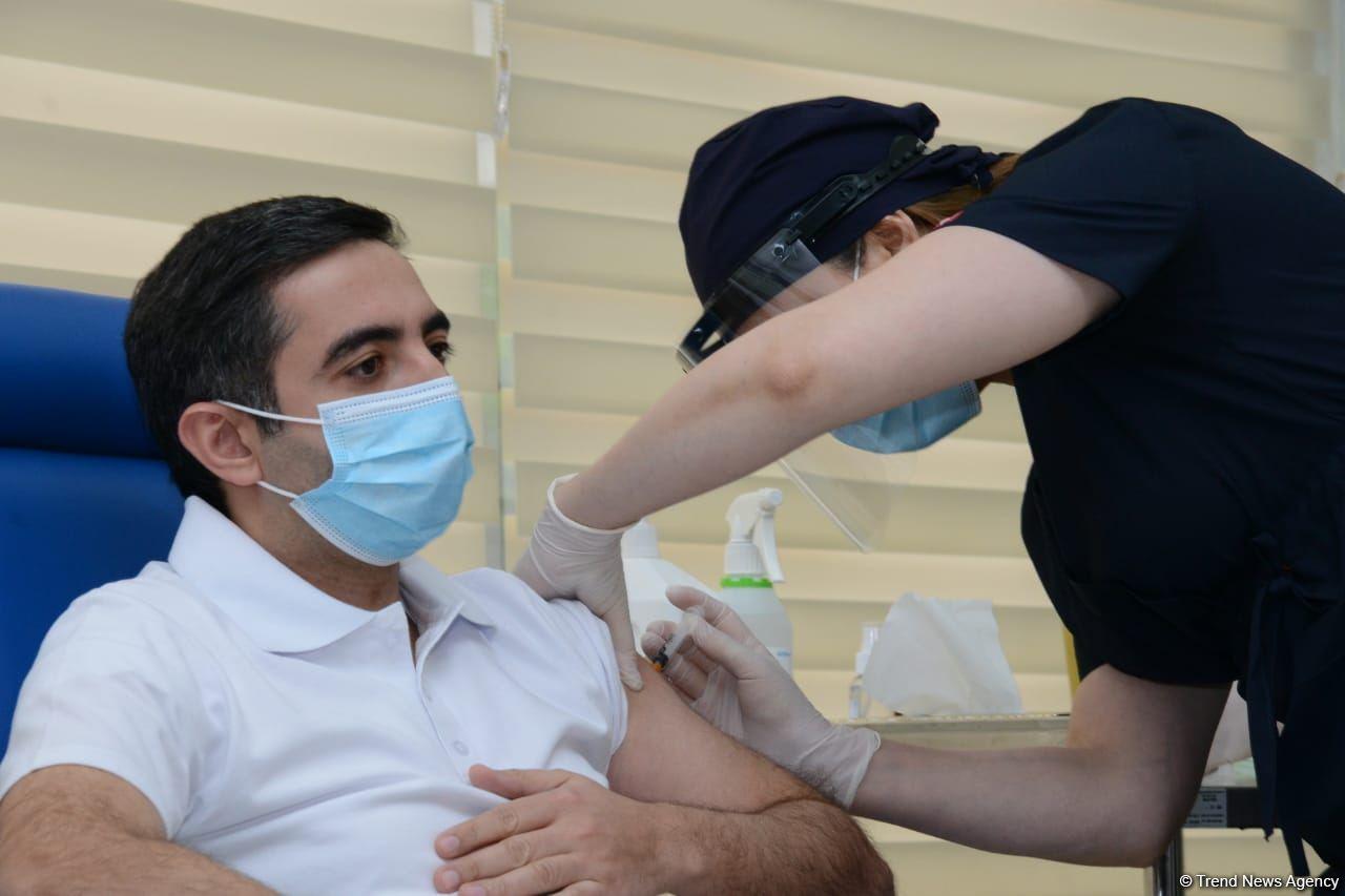 Chairmen of Azerbaijani MHI, TABIB receive second dose of COVID-19 vaccine