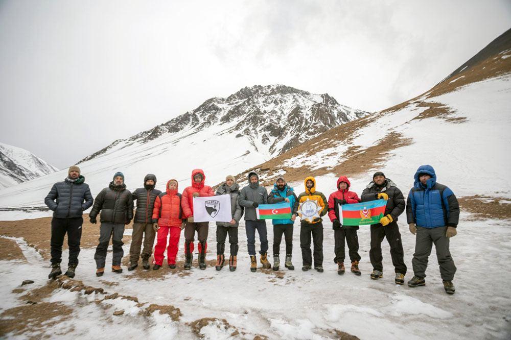 Azerbaijani alpinists raise flag at unnamed height [PHOTO/VIDEO]