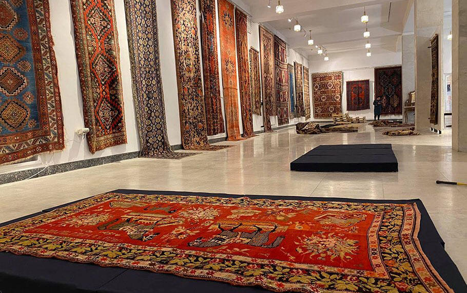 Armenia to display stolen Azerbaijani carpets