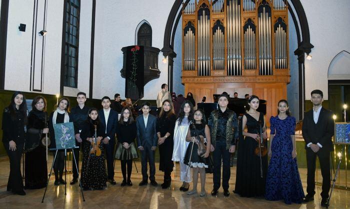 Young talents pay tribute to Khojaly martyrs [PHOTO/VIDEO]