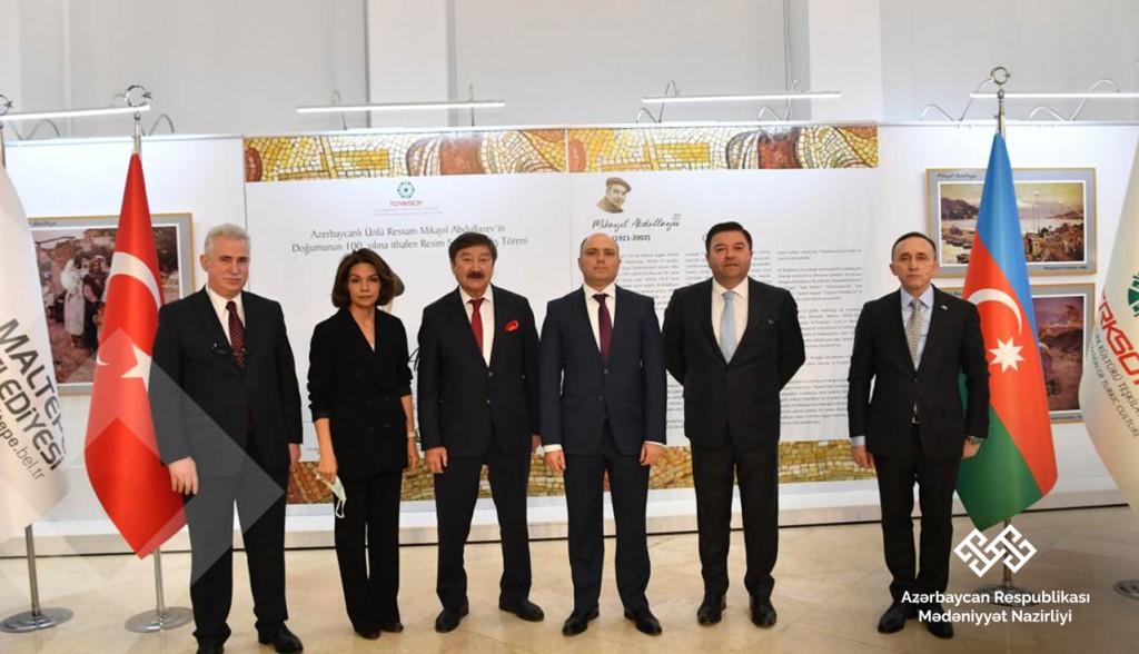 Culture Minister meets with art figures in Istanbul [UPDATE]