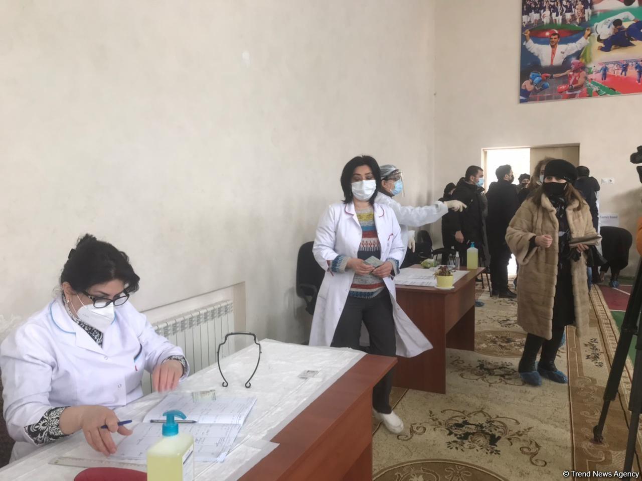 Workers of educational sphere in Baku undergoing COVID-19 vaccination [PHOTO] - Gallery Image