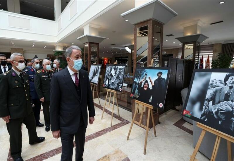 Turkish defence minister visits Khojaly genocide photo exhibition