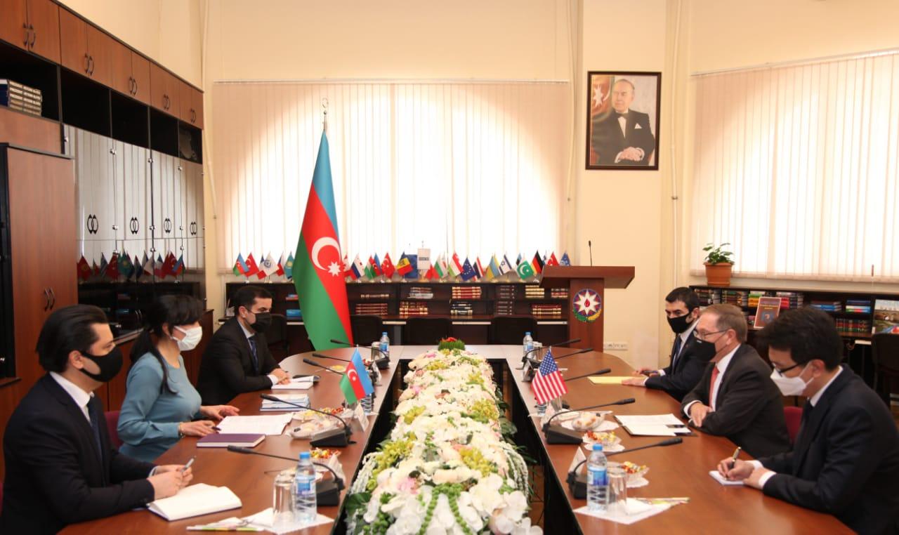 Azerbaijani ombudsman, US envoy mull POWs, Armenia's refusal to supply mine maps