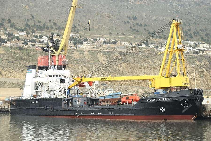 Baku's Bibiheybat Ship Yard wraps up repair of floating crane (PHOTO)