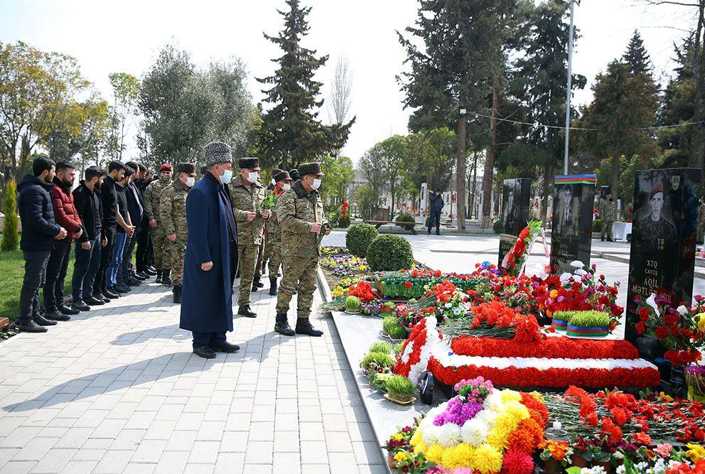 Azerbaijani Defense Ministry visits Alley of Martyrs in Barda city [PHOTO/VIDEO]