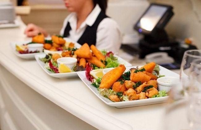 Turnover in Azerbaijan's catering sector plummets amid COVID-19