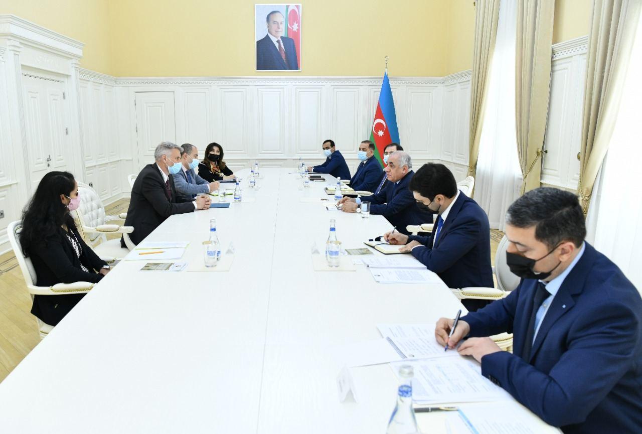 Azerbaijani PM, WB regional director discuss prospects for development of ties