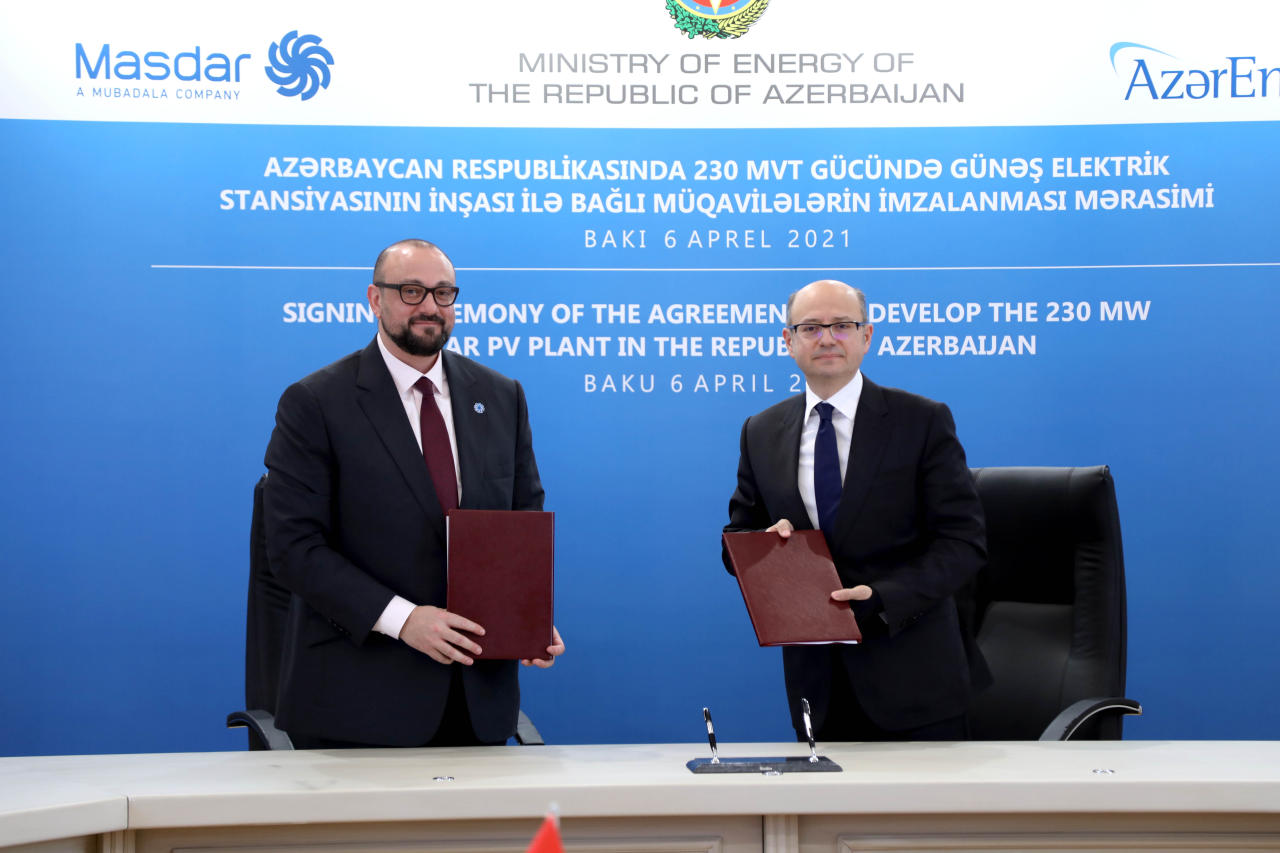 Azerbaijan, UAE sign accords on solar power plant construction [PHOTO]