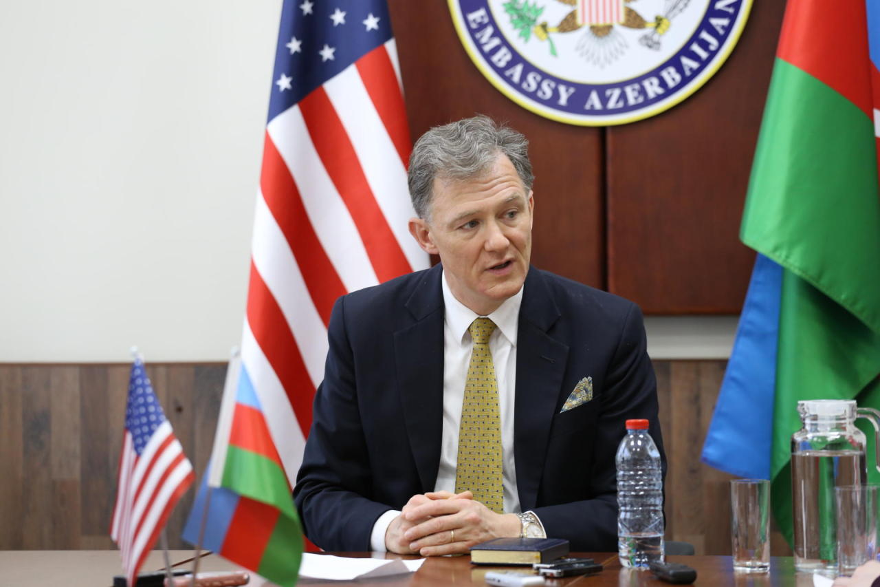 US official says Moscow probably looks to maintain Karabakh conflict, not solve it