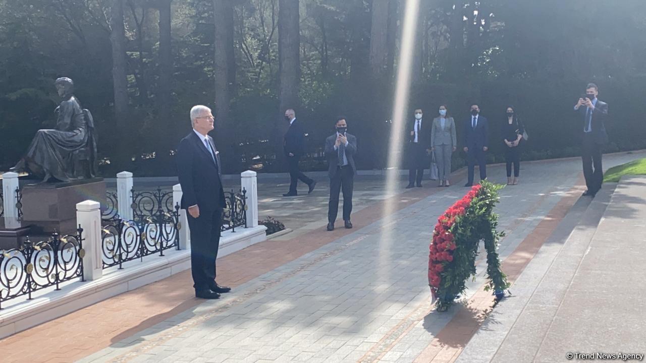UN General Assembly chairman visits grave of Azerbaijani National Leader Heydar Aliyev