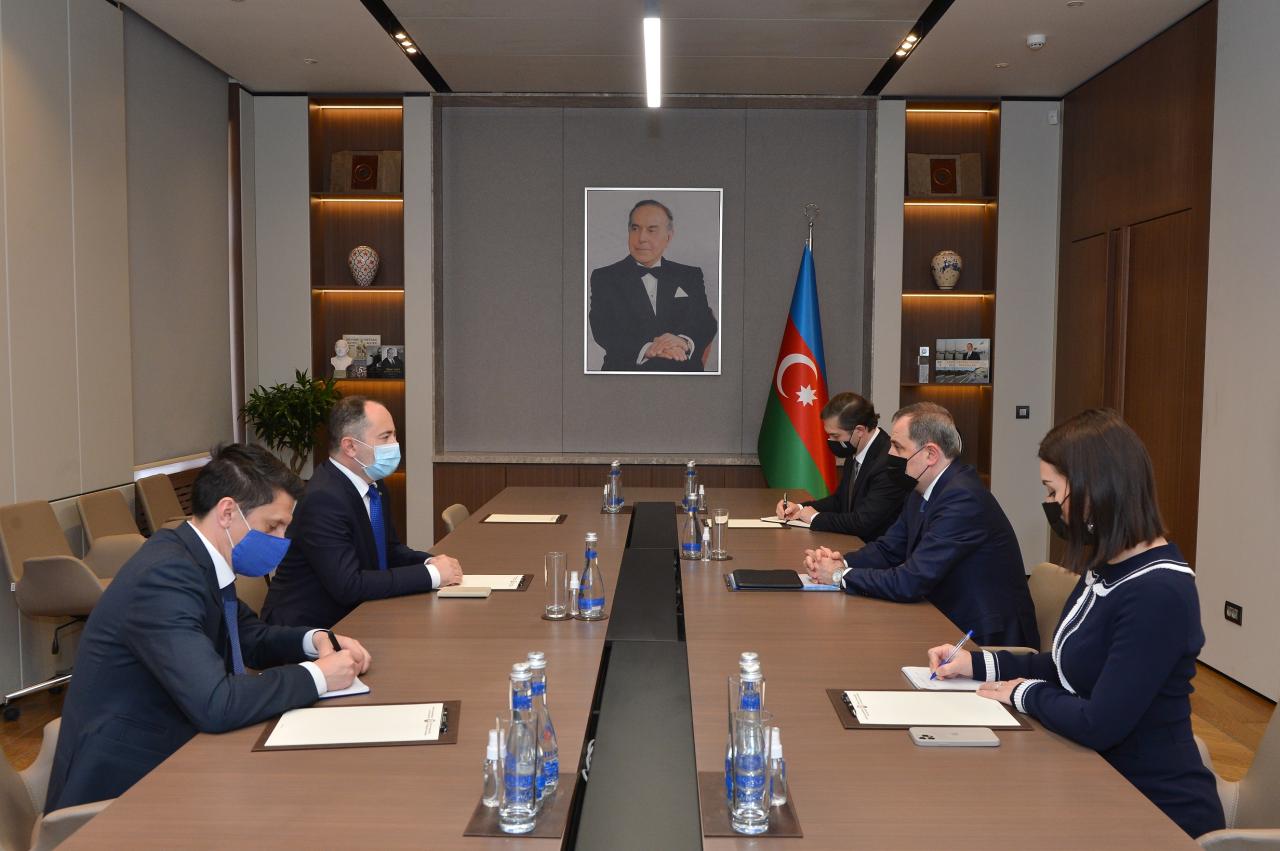 Azerbaijan, Romania mull energy, transport cooperation