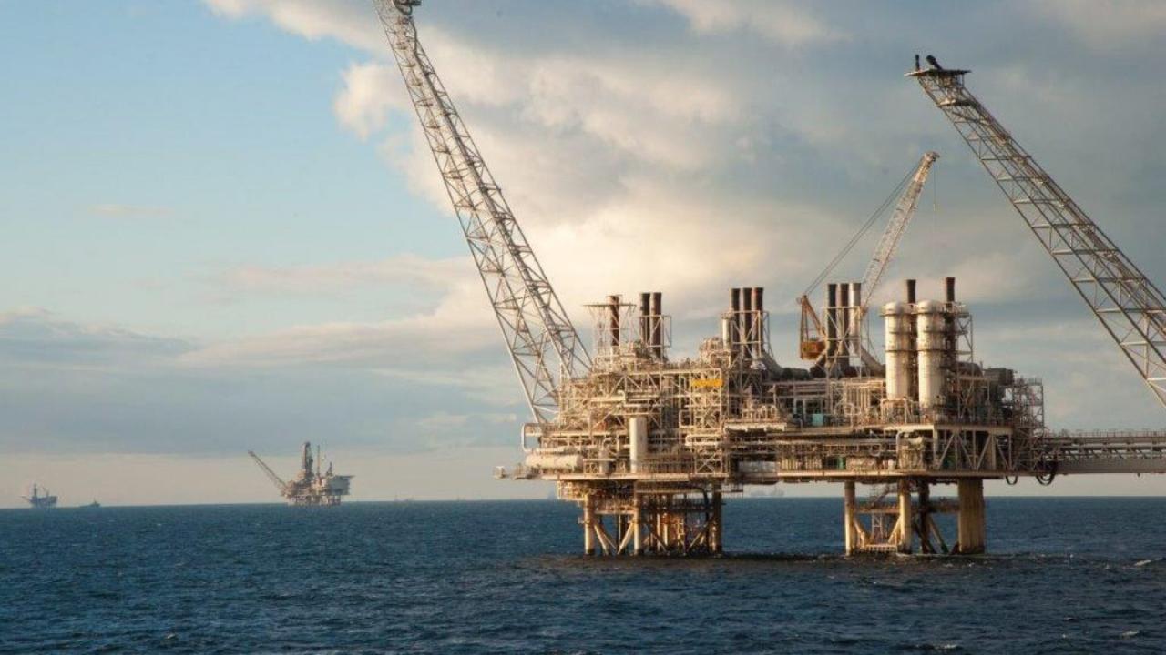 Azerbaijan's daily oil production amounts 717,000 barrels in July
