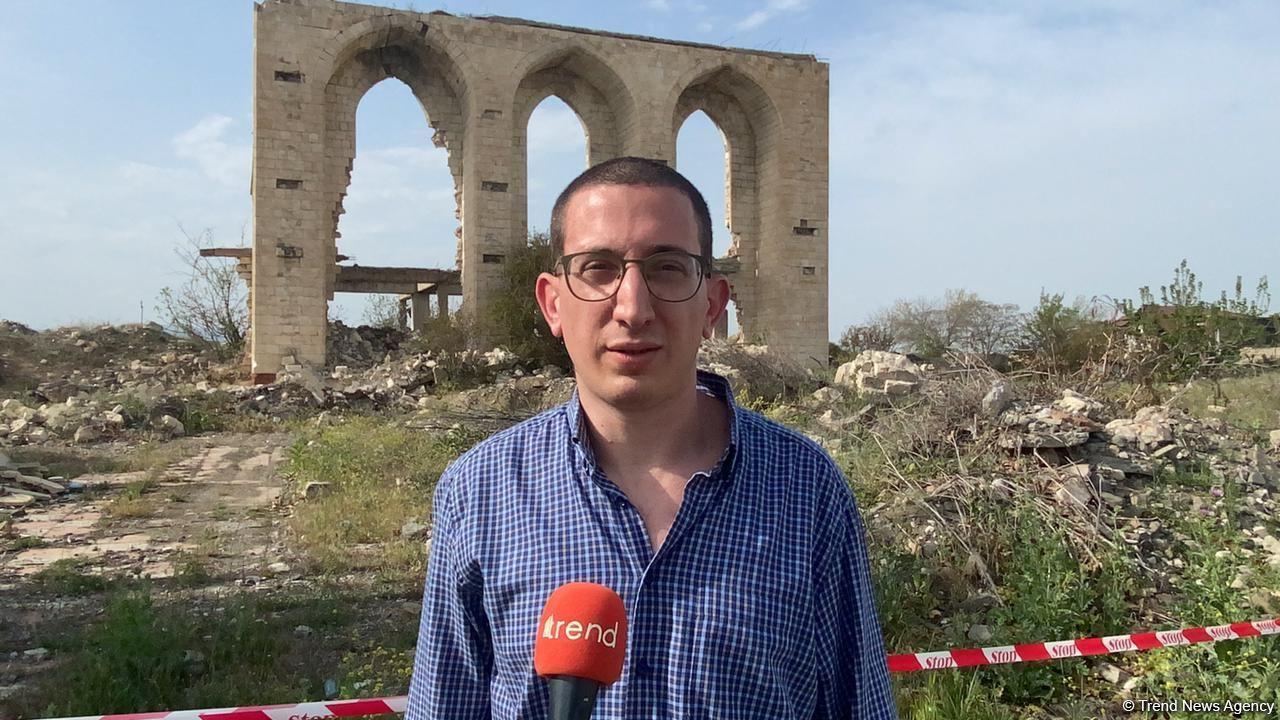 Israel Hayom newspaper reporter saddened by destroyed mosque in Azerbaijan's Aghdam