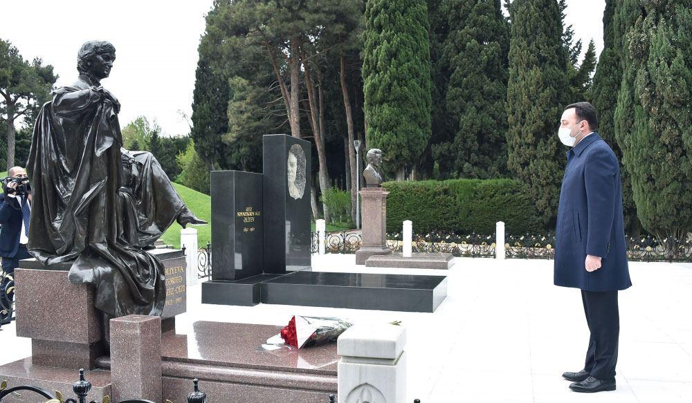 Georgia's prime minister visits grave of Azerbaijan's National Leader Heydar Aliyev [PHOTO] - Gallery Image