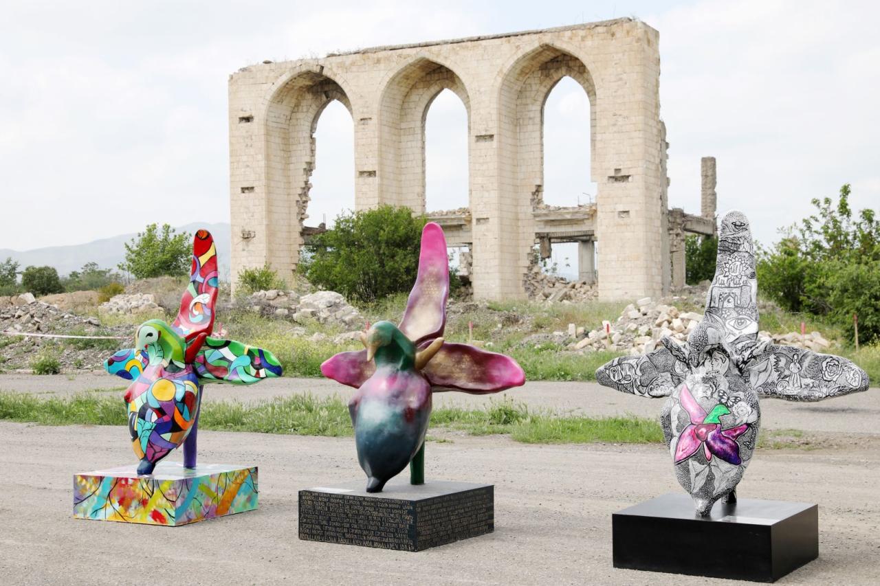Artists of Int'l Arts Festival create 'Kharybulbul' model in Azerbaijan's liberated lands