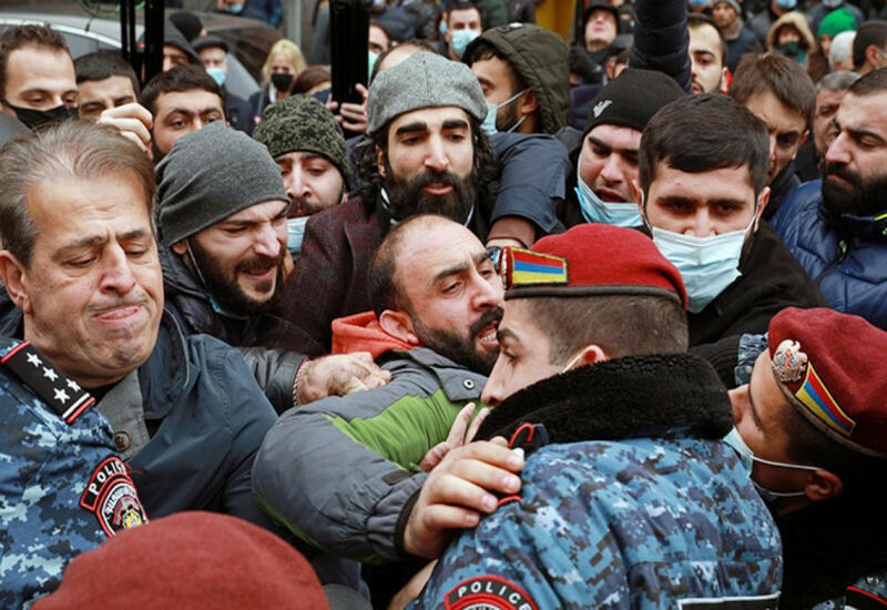 Relatives of missing Armenian servicemen protest in Yerevan